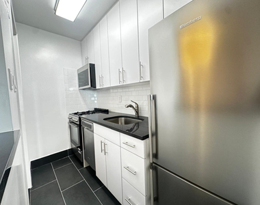 442 West 57th Street - Photo Thumbnail 5