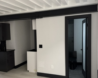 340 East 58th Street - Photo Thumbnail 3