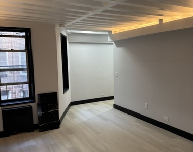 340 East 58th Street - Photo Thumbnail 5