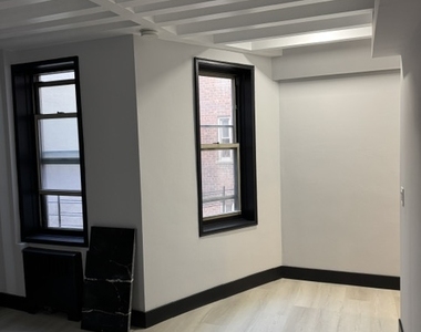 340 East 58th Street - Photo Thumbnail 6