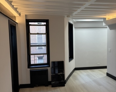 340 East 58th Street - Photo Thumbnail 4