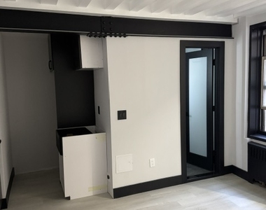 340 East 58th Street - Photo Thumbnail 2