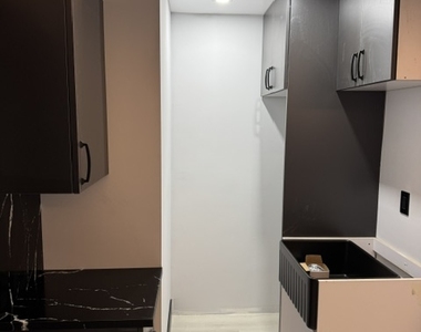 340 East 58th Street - Photo Thumbnail 11