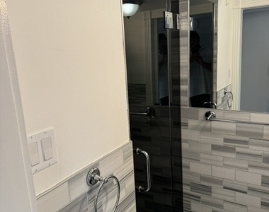 345 East 53rd Street - Photo Thumbnail 8