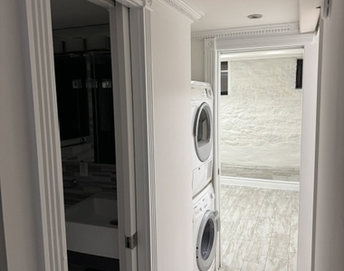 345 East 53rd Street - Photo Thumbnail 6