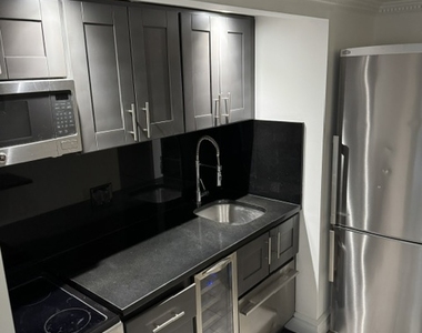 345 East 53rd Street - Photo Thumbnail 5