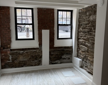 345 East 53rd Street - Photo Thumbnail 2