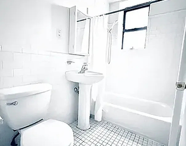 East 89th Street - Photo Thumbnail 4