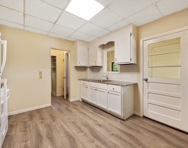 903 Willis Avenue - Photo Thumbnail 13