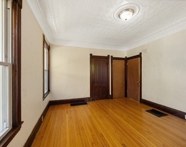 903 Willis Avenue - Photo Thumbnail 6