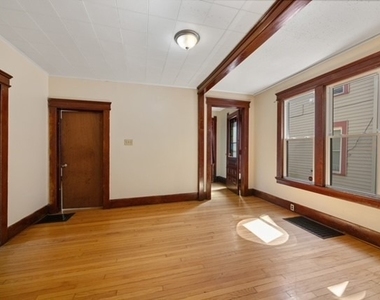 903 Willis Avenue - Photo Thumbnail 3