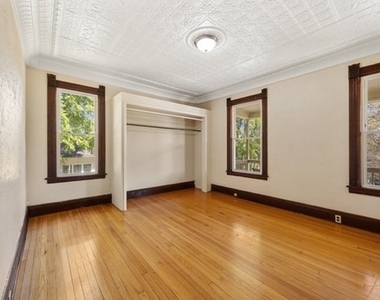 903 Willis Avenue - Photo Thumbnail 5