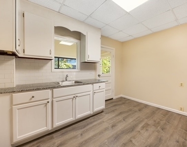 903 Willis Avenue - Photo Thumbnail 16