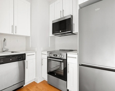 Studio in Upper West Side - Photo Thumbnail 6