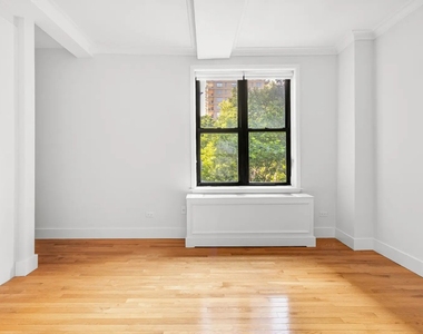 Studio in Upper West Side - Photo Thumbnail 3