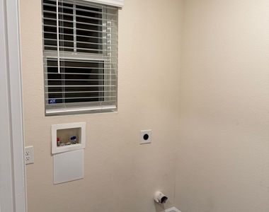 127 Teakwood Drive - Photo Thumbnail 43