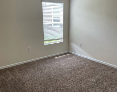 127 Teakwood Drive - Photo Thumbnail 10