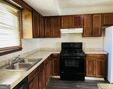 675 Redland Drive - Photo Thumbnail 12