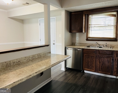 675 Redland Drive - Photo Thumbnail 14