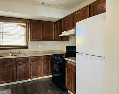 675 Redland Drive - Photo Thumbnail 8
