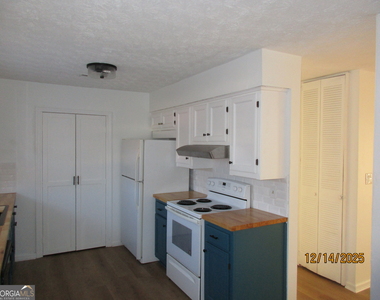 2822 Chelsey Trail - Photo Thumbnail 16