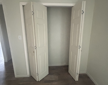 934 India Avenue - Photo Thumbnail 2