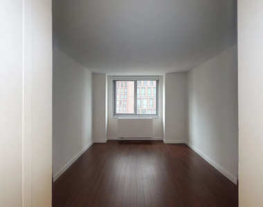 East 34th Street - Photo Thumbnail 1