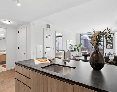 Willoughby Street - Photo Thumbnail 7