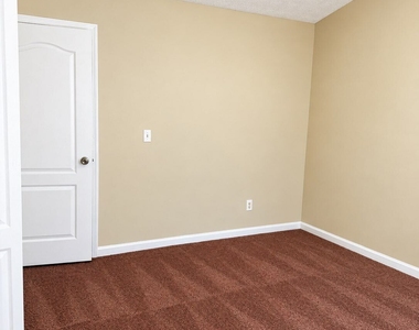 5542 Pineridge Court - Photo Thumbnail 11