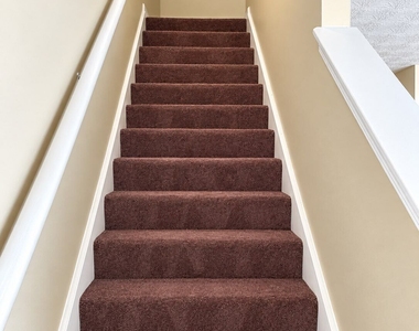 5542 Pineridge Court - Photo Thumbnail 9