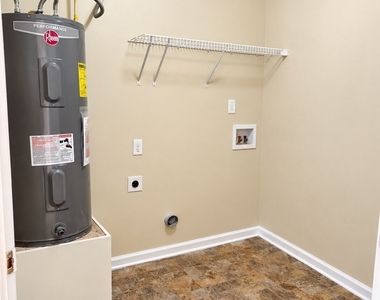 5542 Pineridge Court - Photo Thumbnail 6