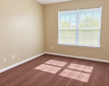 5542 Pineridge Court - Photo Thumbnail 12
