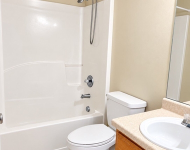 5542 Pineridge Court - Photo Thumbnail 13