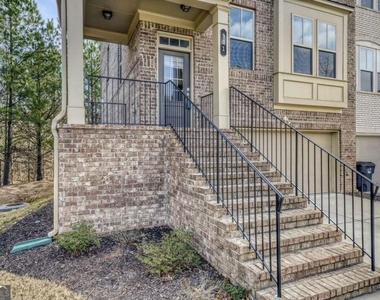 901 Sunset Park Drive - Photo Thumbnail 2