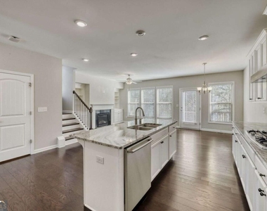 901 Sunset Park Drive - Photo Thumbnail 7