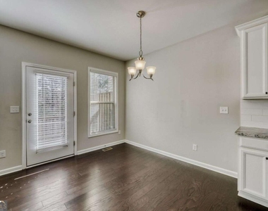 901 Sunset Park Drive - Photo Thumbnail 9