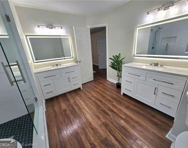 1400 Windage Way Sw - Photo Thumbnail 4