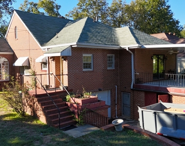 550 Greenwood Street - Photo Thumbnail 2
