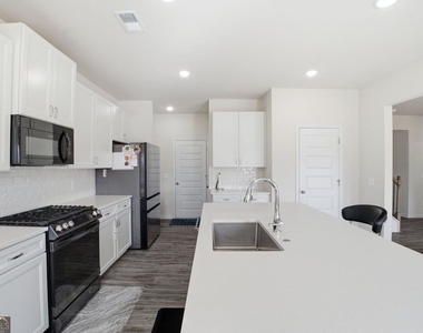 95 Royal Oaks Drive Ne - Photo Thumbnail 6