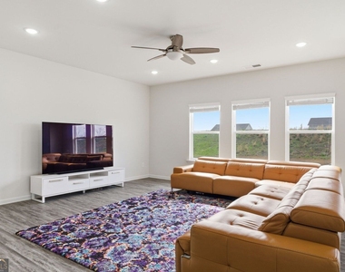 95 Royal Oaks Drive Ne - Photo Thumbnail 8