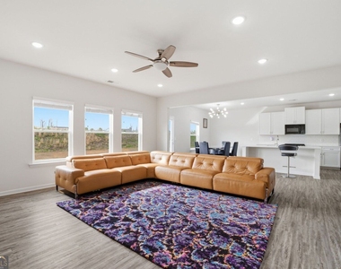 95 Royal Oaks Drive Ne - Photo Thumbnail 13