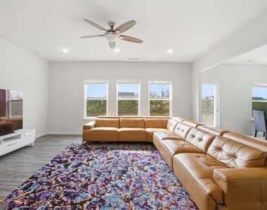 95 Royal Oaks Drive Ne - Photo Thumbnail 12