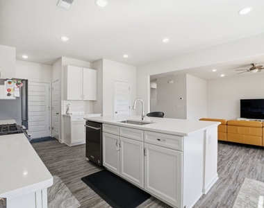 95 Royal Oaks Drive Ne - Photo Thumbnail 23