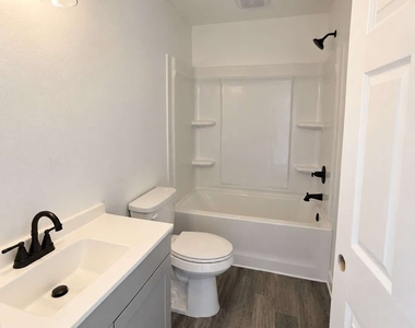 18 Aubrey Street - Photo Thumbnail 4