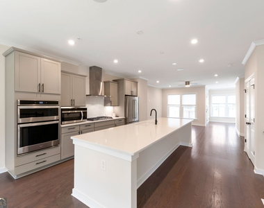 2130 Holtz Lane - Photo Thumbnail 12
