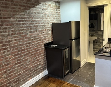 345 West 53rd Street - Photo Thumbnail 8