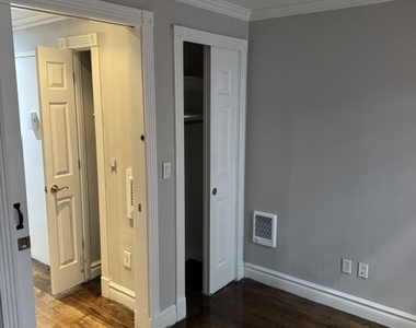 345 West 53rd Street - Photo Thumbnail 6