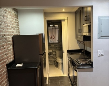 345 West 53rd Street - Photo Thumbnail 9