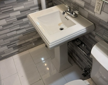 345 West 53rd Street - Photo Thumbnail 13