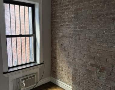 345 West 53rd Street - Photo Thumbnail 5